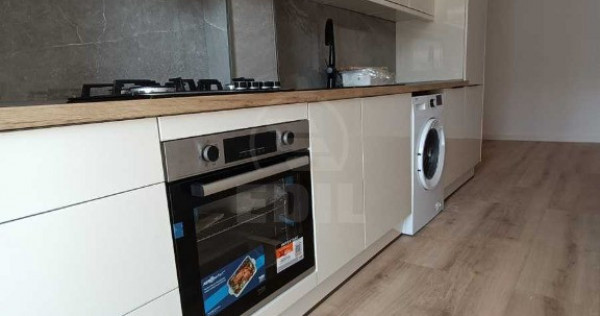 Apartament 3 camere semidecomandat zona Eroilor