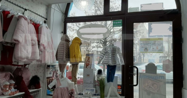 Spatiu comercial, 40 mp, vitrina la strada, zona centrala