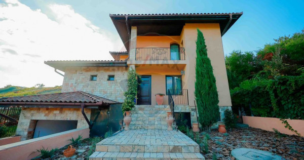 Casă / Vilă cu 5 camere de vânzare în zona Dealuri Or...