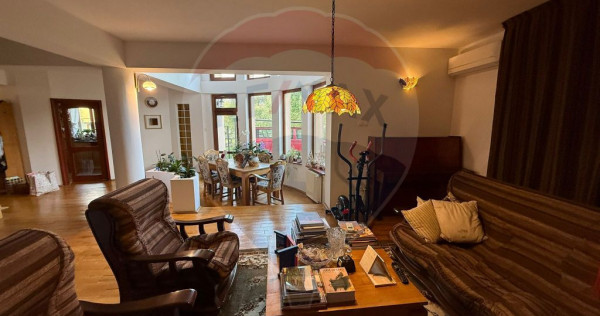 Vila de inchiriat pe strada Victoriei-PRETABILA PENTRU CA...