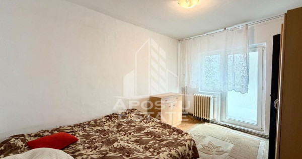Apartament 3 camere, centrala proprie, ideal pentru munci...