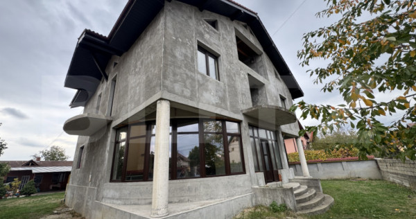 Casă 450 mp, zona Sisesti