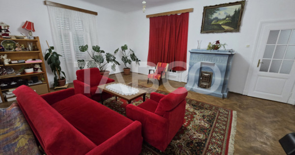 Apartament decomandat 4 camere 130mpu pivnita acces auto Ora