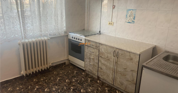 Garsoniera , zona Gara , et 3/4 , 32 mp , decomandata