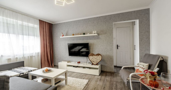 Apartament la etajul 3 cu 2 camere la cheie in zona Roman...