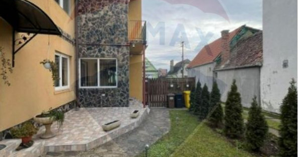 Apartament spațios-3 camere-la curte în Turnișor-Inchi...