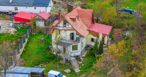 Casă / Vilă cu 6 camere de v&acirc;nzare in Tarlungeni