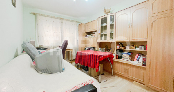 De vanzare apartament cu 4 camere decomandate cartierul Mana