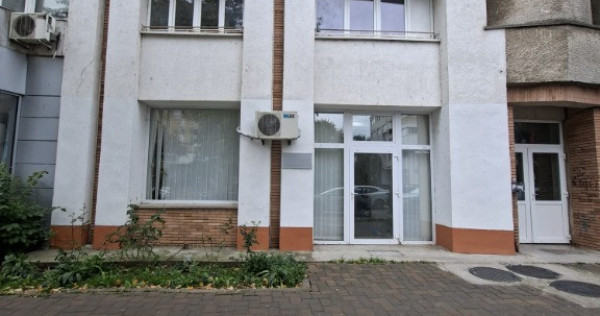 Spatiu Liceul Sportiv Adriatica 100mp utili acces direct din pietonala