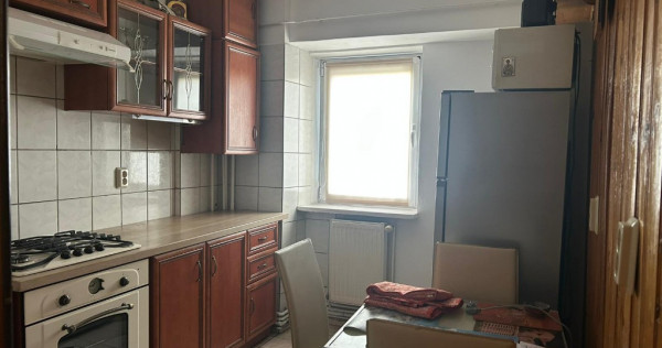 3 camere,decomandat,zona Gară-Bacinschi,etaj intermediar,liber