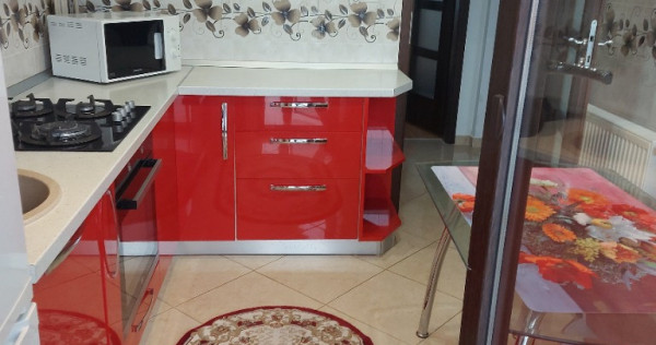 Apartament 3 camere decomandat loc parcare de inchiriat Central