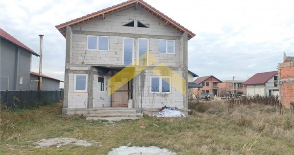 Casa la rosu de in localitatea Fantanele