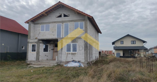 Casa la rosu de in localitatea Fantanele