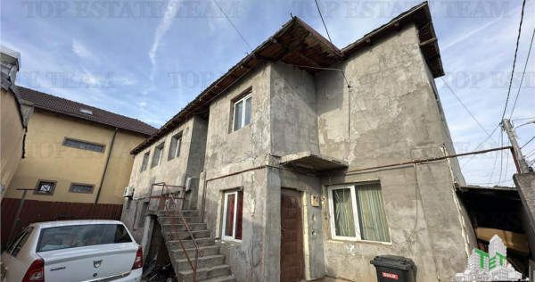 Casa individuala 6 camere de zona metrou Republica