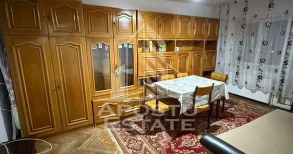 Apartament cu 3 camere | Decomandat | Etaj 2/4 | Centrala...