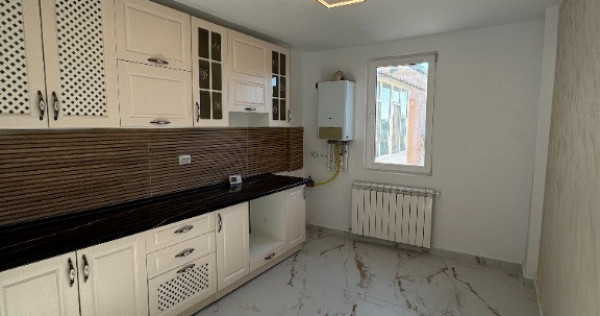 Vand apartament cu 3 camere decomandat