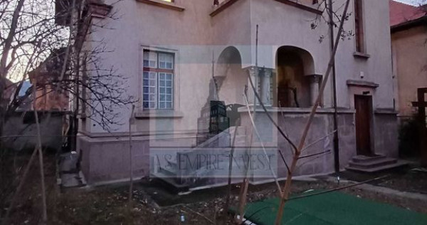 2 Apartamente, Demisol+Parter, 9 camere - zona Centrul Is...