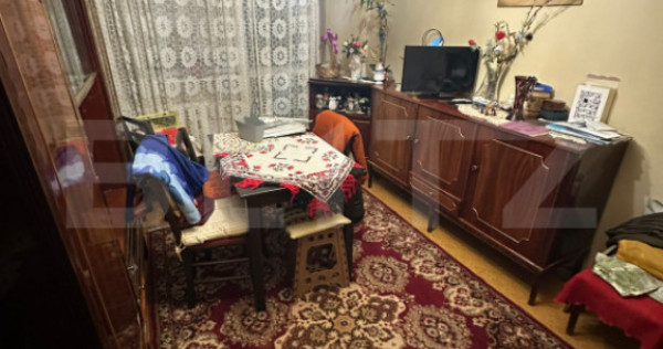 Apartament 2 camere decomandat, 44 mp, balcon 6 mp, etaj int