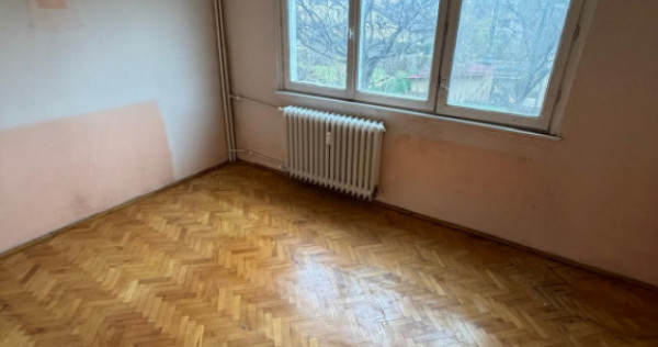 Tatarasi- Apartament 3 camere decomandat, etajul 1