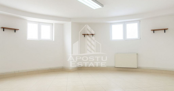 Apartament cu 3 camere, la demisol inalt , zona Steaua