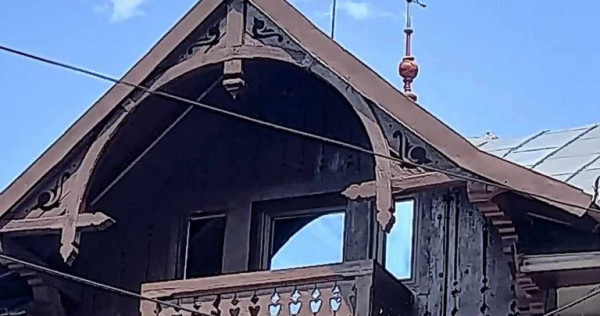 Sinaia ultracentral - apartament 4 camere la mansarda in vila P+1+M