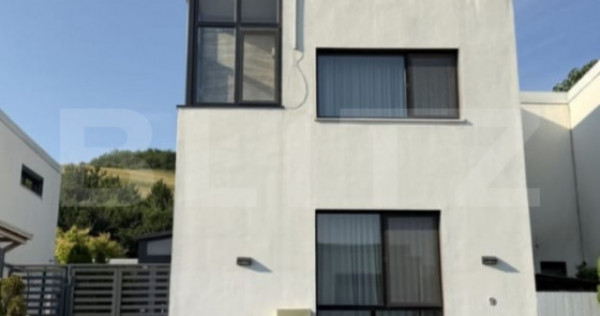 Casa cu 4 camere, instalatie fotovoltaica, acces restriction