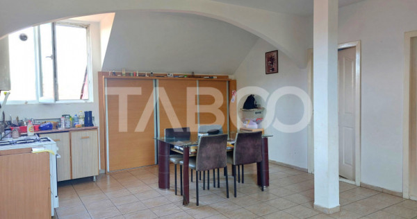 Apartament decomandat 3 camere zona centrala Cisnadie de van