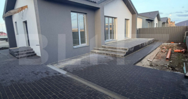 Casă de vânzare în Sânpetru – teren 300 m², suprafaț