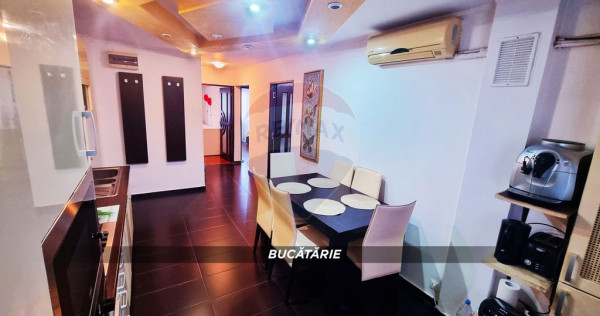 Apartament cu 3 camere plus boxa de vanzare pe strada Mol...