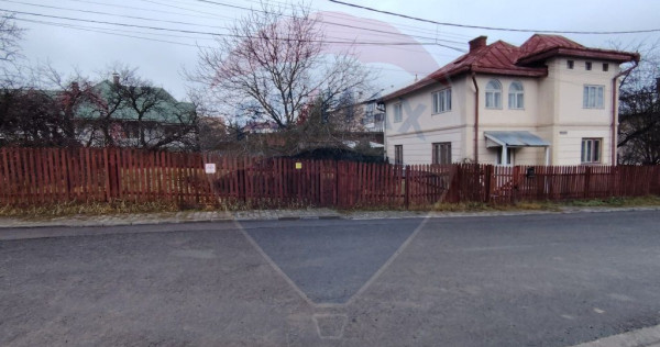 Casă / Vilă cu 6 camere de vânzare în zona Central