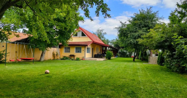 Casa cu 4 camere, terasa acoperita, curte de 700 mp, zona