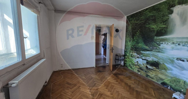 DE VANZARE Apartament cu 3 camere în zona Titan