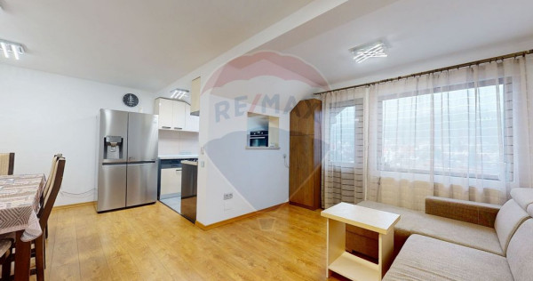 Vedere superbă spre Bucegi, l&acirc;ngă Castelul Cantacuzino...