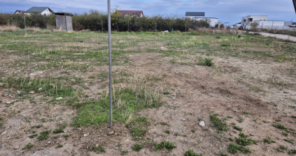 Teren intravilan Carcea, 19 m deschidere, toate utilitatile