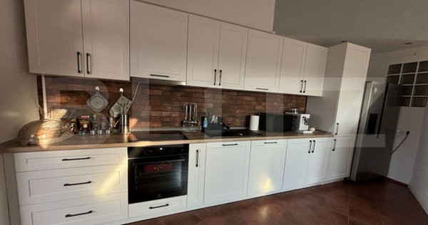 Apartament cu 3 camere de vanzare, 117 mp, strada Baritiu