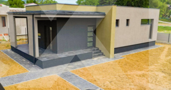 Casă parter cu 3 camere, curte generoasă și liniște depl