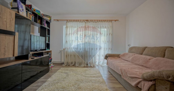 Apartament două camere decomandat la intrare &icirc;n Răcăd...