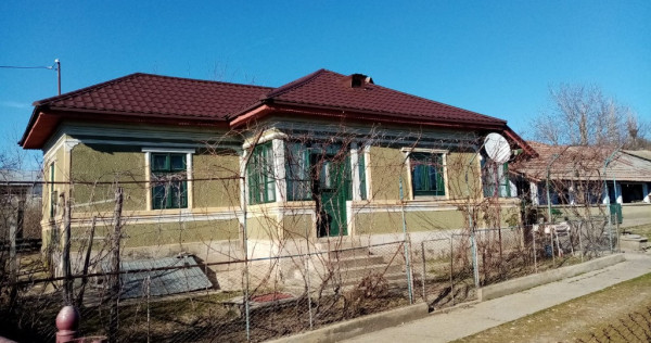 Casă &icirc;n sat Crăciunei, comuna Radomirești, județul Olt