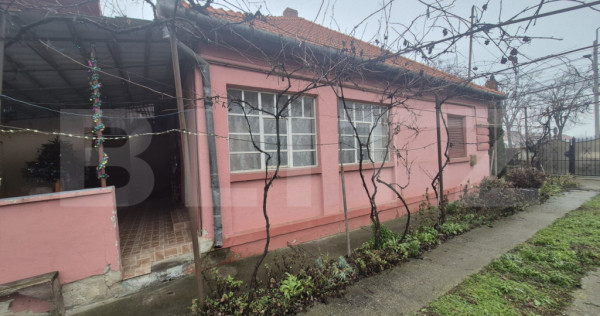 Casa cu 4 dormitoare de vanzare, 190 mp, 1306 mp teren, pe s