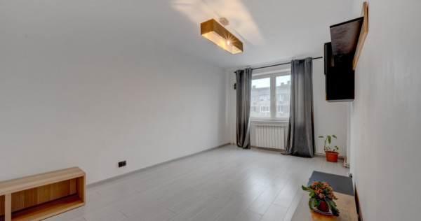 Apartament 3 camere decomandat, cu centrala proprie, bloc 19