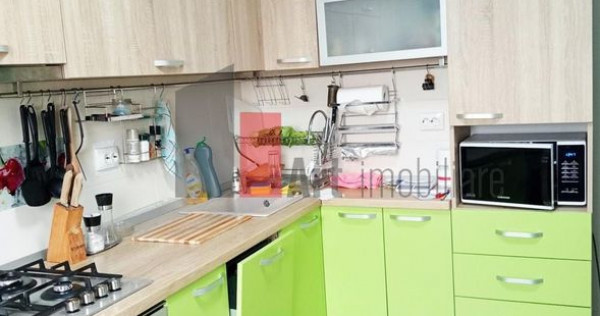 V&acirc;nzare apartament 3 camere cu centrală Apărătorii Pa...