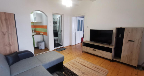 Apartament cu 2 camere la casa, cu curte si parcare, utilita