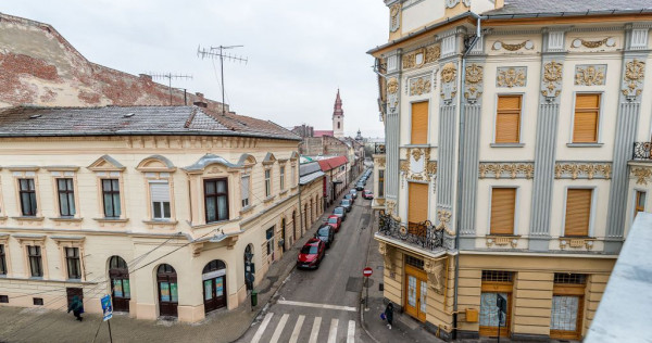 Apartament ultracentral cu 4 camere partial amenajat Comi...