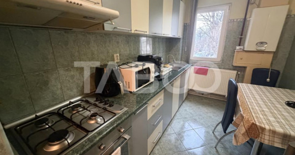 Apartament 2 camere decomandat etaj 1 complet mobilat si uti