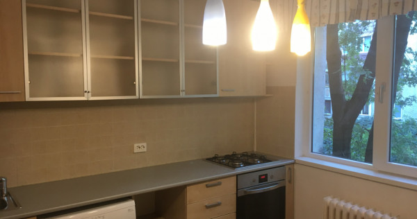 Apartament 4 camere Titan Basarabia - Fara comision