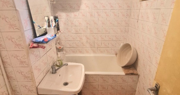 Apartament 3 camere Viziru 1 etaj 1 sup 52 mp