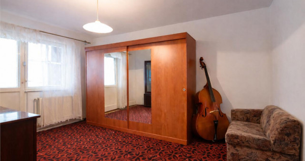 Apartament decomandat, etaj 2, centrala proprie, zona Judete