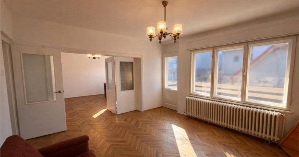 Nivel in vila, 4 camere, cu garaj, curte proprie, Central,