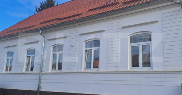 Casă săsească renovată integral, 2200 mp teren, ideală