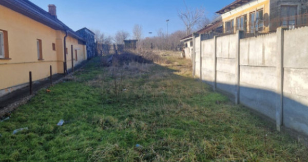 Teren 1528 mp cu casă de v&acirc;nzare &icirc;n centrul Gherceștiulu